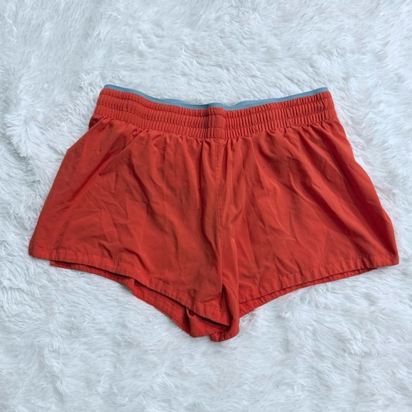 Fabletics Breathe Mid Rise Shorts - Picture 2 of 11